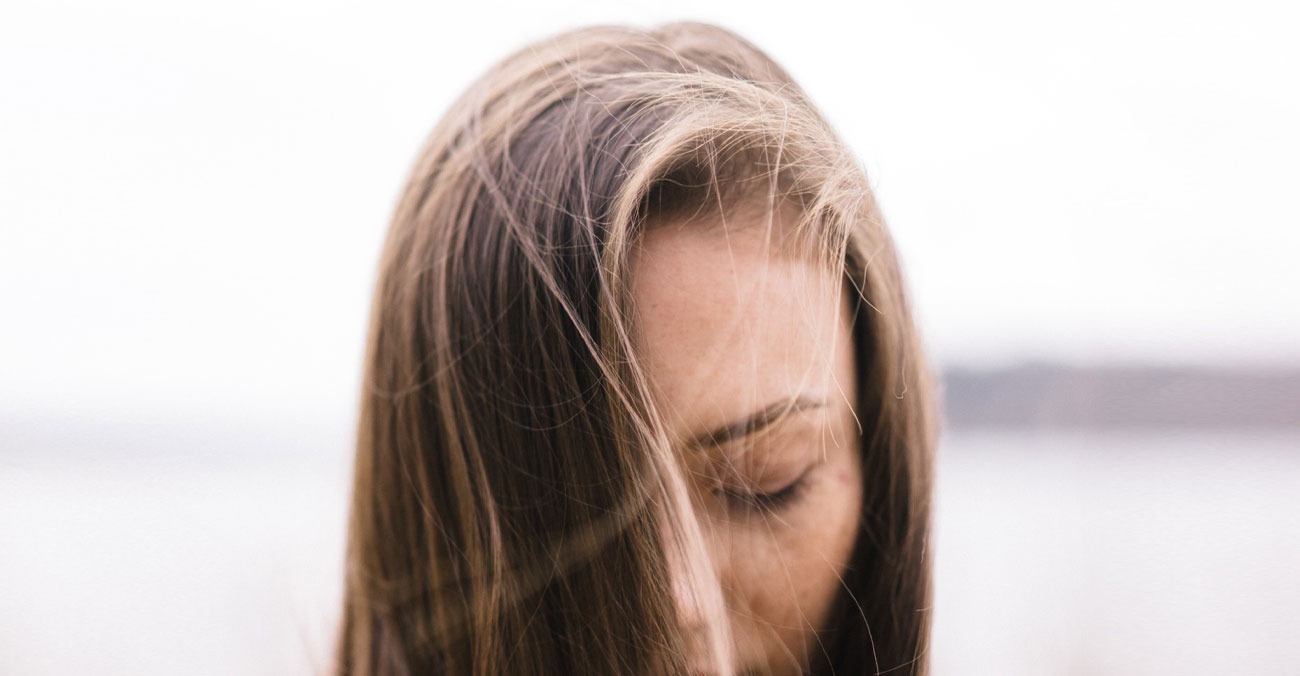 La Caída del cabello: Explorando sus causas y soluciones